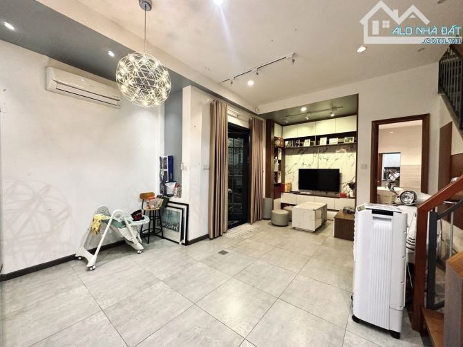 BÁN NHÀ BÌNH THẠNH, HIẾM - HẺM XE HƠI - KHU DÂN TRÍ CAO TẦNG - NHÀ ĐẸP Ở LIỀN - CHỈ 6.1 TỶ - 2