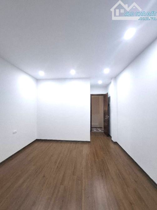 BÁN NHÀ BÁT KHỐI 35M2, 5 TẦNG MỚI ĐẸP, Ô TÔ ĐỖ CỔNG, 6.8 TỶ. - 2