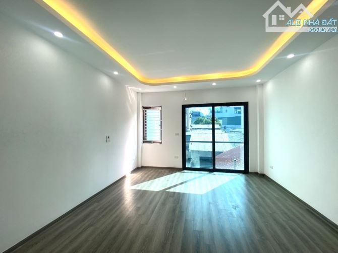 BÁN NHÀ ĐƯỜNG BÁT KHỐI 35M2, 5 TẦNG MỚI ĐẸP, Ô TÔ ĐỖ CỔNG, 5.85 TỶ. - 2