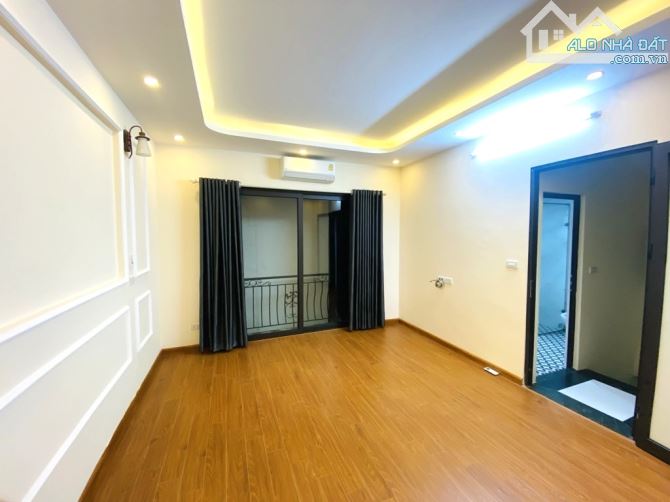 BÁN NHÀ ĐƯỜNG BÁT KHỐI 35M2, 5 TẦNG MỚI ĐẸP, Ô TÔ ĐỖ CỔNG, 5.6 TỶ. - 2