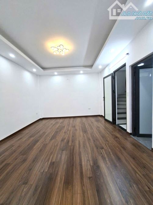 BÁN NHÀ ĐƯỜNG BÁT KHỐI 35M2, 5 TẦNG MỚI ĐẸP, Ô TÔ ĐỖ CỔNG, 5.75 TỶ. - 2