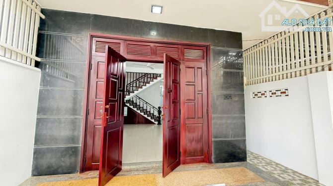 NHÀ 1 TRỆT 2 LẦU + 1 TUM MẶT TIỀN ĐƯỜNG AN DƯƠNG VƯƠNG - DT - 2