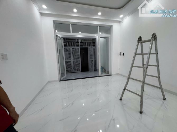 Cống Lở tân bình 98.7/100m2 C4 giá chỉ 7.x tỷ - 2