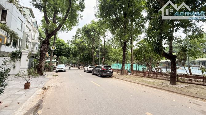 BÁN ĐẤT BT VƯỜN ĐÀO - VIEW VƯỜN HOA - GIÁ ĐẦU TƯ. 290m2 -MT15m - Giá 126 Tỷ. - 2