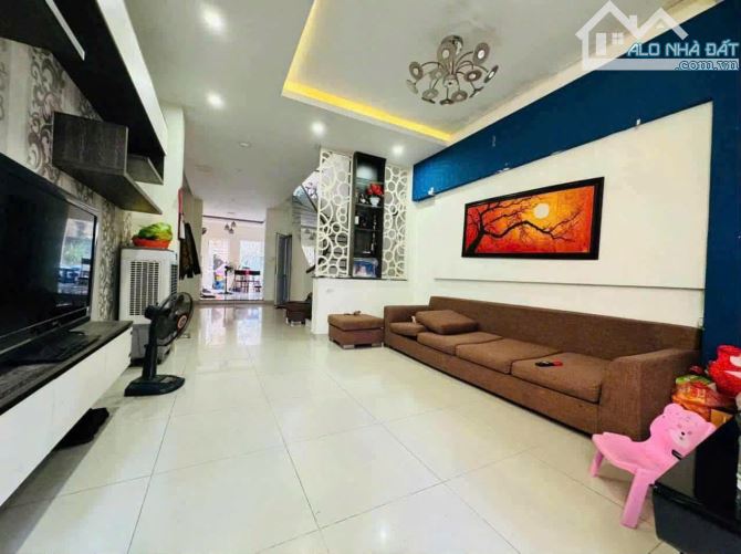 TÂY HỒ - GẦN PHỐ - Ô TÔ TRÁNH - NỞ HẬU - HAI THOÁNG- SÂN TRƯỚC NHÀ ĐỂ XE MÁY GARA Ô TÔ - 2