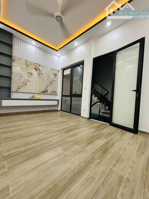 Nhà 4 tầng độc lập, đường 8m ô tô qua lại gần Metro, bến xe Thượng Lý - 2