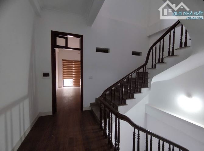 Bán nhà mặt ngõ phố Phúc Hoa, phân lô ô tô tránh, vào nhà, dân xây chắc nịch, đẹp keng. - 2