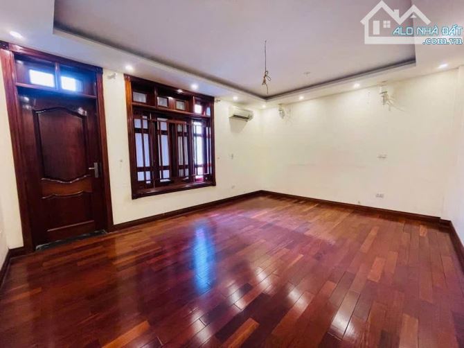 NGUYÊN CĂN VẠN PHÚC - NHÀ ĐẸP CÓ HẦM Ô TÔ - 2