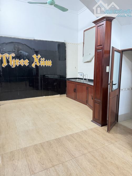 Cho thuê mặt bằng kd tầng 1 số 33 ngõ 97 Khương trung. Diện tích 50m2 , mặt tiền 4m - 2