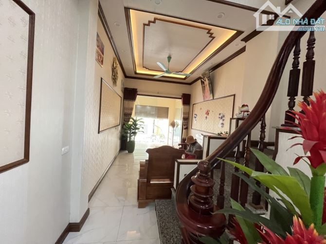 MUA ĐẤT TẶNG NHÀ 3 TẦNG 48M. ĐẸP LUNG LINH NHƯ HOA HẬU .CHỈ VIỆC KÉO VALI VỀ Ở - 2