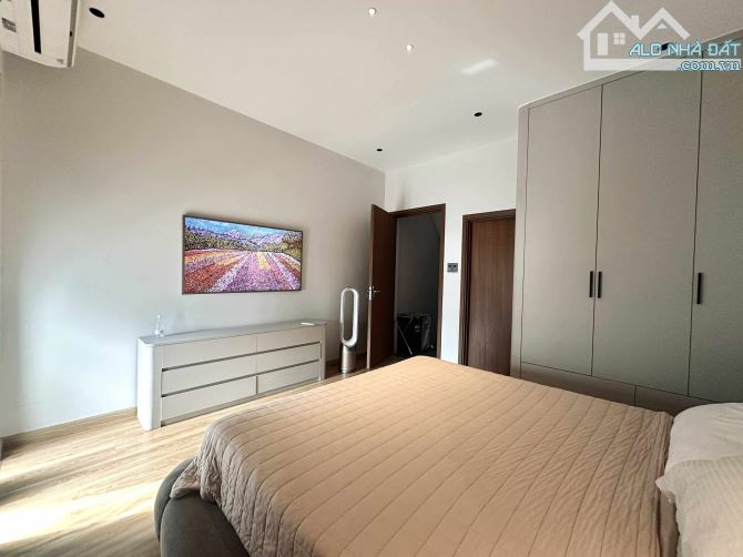 Bán nhà Phú Nhuận - ô tô vào nhà - 72m2 - Hẻm 8m kinh doanh - 24