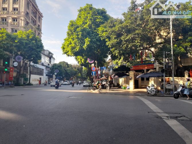 Lãi Ngay 700 tỷ - Nhà mặt phố Huế, Hàng Bài- 500m ra Hồ Gươm -461m2, mặt tiền 15m - 367 tỷ