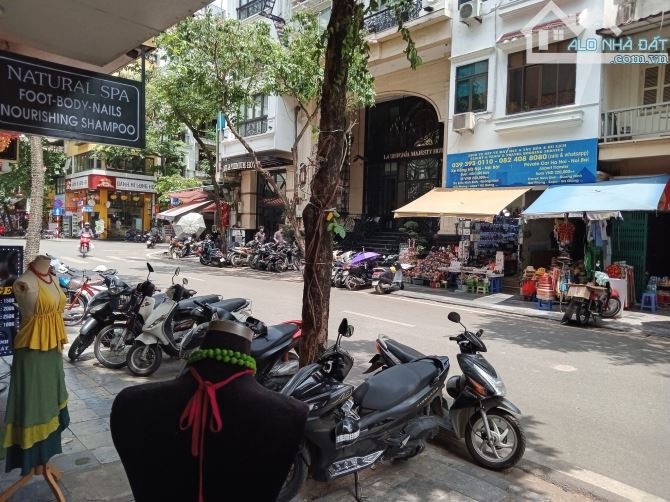 Bán nhà mặt phố Cầu Gỗ - 80m ra Hồ Hoàn Kiếm - 398m2, mặt tiền 13.5m, Giá 279 tỷ - 3