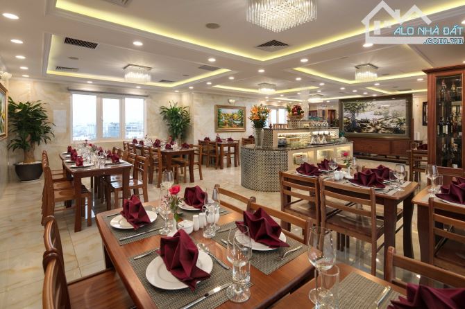 Bán khách sạn mặt phố Hàng Bông, Hoàn Kiếm chỉ hơn 200 tỷ, DT 300m2, XD 14 tầng Vip - 3