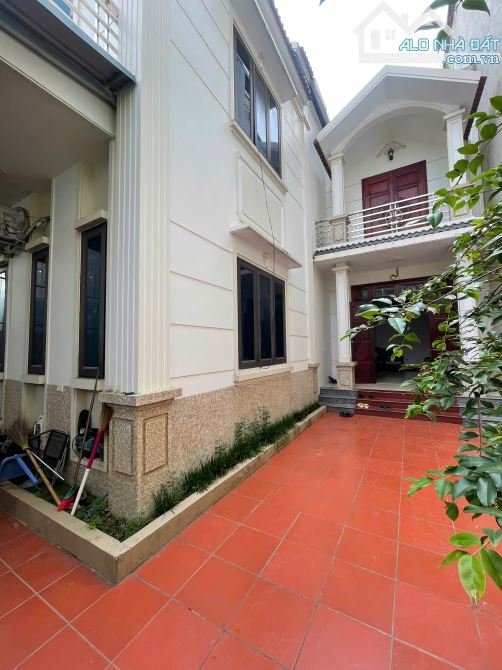 Bán nhà Diện tích 200m² kinh doanh đẹp. Sổ đỏ pháp lý rõ ràng - 3