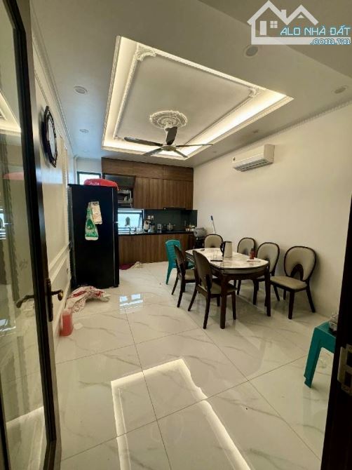 BÁN NHÀ 47m2, 6 TẦNG THANG MÁY 6 NGỦ, CẦU GIẤY - 50M RA PHỐ, FULL NỘI THẤT - 10 TỶ HƠN - 3