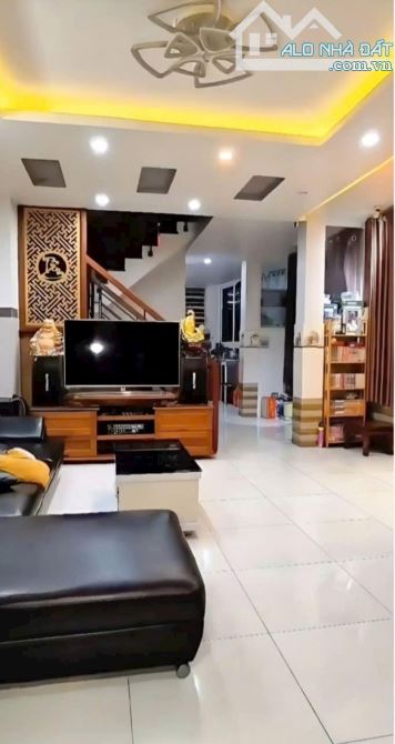 Góc 2 MTKD Lê Thiệt 4 tầng đúc BTCT 56m2 đường rộng 12m thông thương chỉ 10.xT - 3