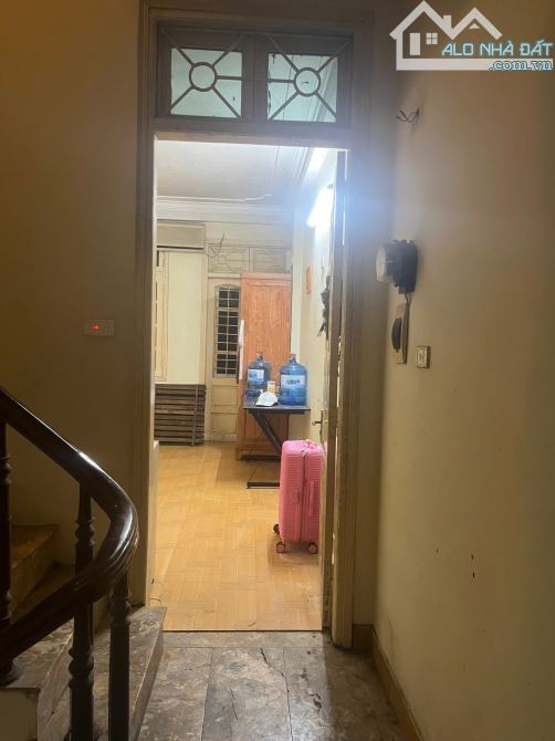 Cho thuê nhà 5 tầng tại ngõ Linh Quang, 33m² x 5 tầng 4 phòng ngủ. 11 triệu/tháng - 3