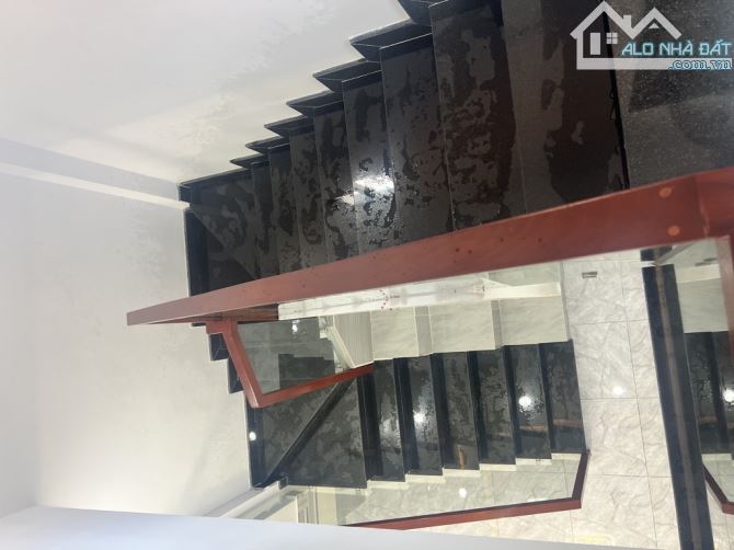 BÁN NHÀ 3 TẦNG MỚI - HXH - 34M2 - NGAY CV LÀNG HOA GÒ VẤP, CHỈ 4.1 TỶ - 3