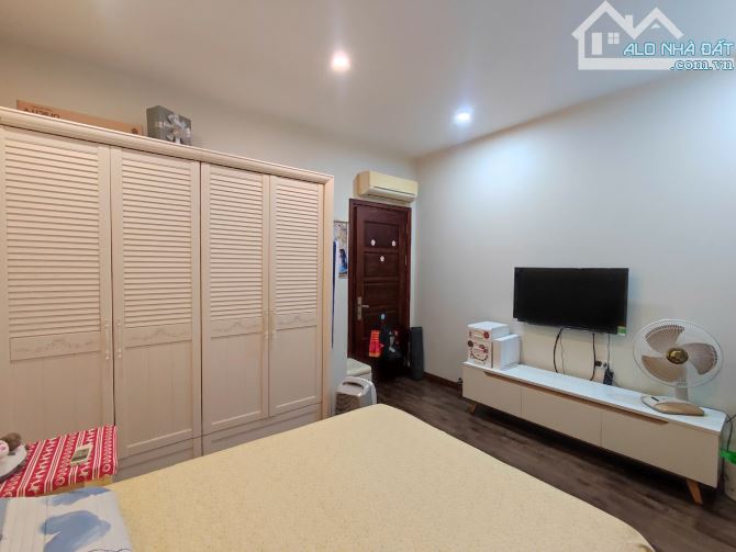 Bán nhà 61 Lạc Trung, DT 68m x 4 tầng, mặt tiền 4.5m, gara ô tô, 27 tỷ đồng - 3