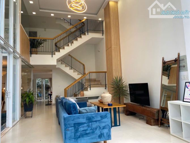 42 tỷ TL, Bán nhà trục Nguyễn Văn Hưởng, Thảo Điền, Dt : 10x21 CN 205m2, 4 Lầu, SHCC - 3