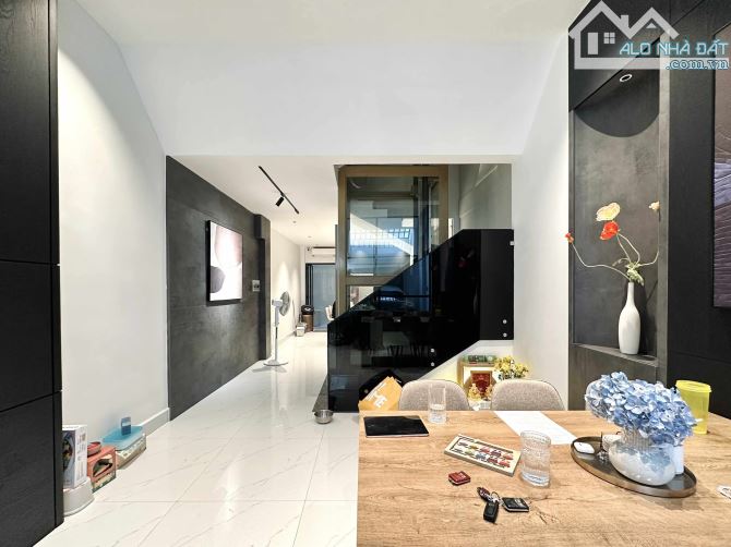 Bán nhà Phú Nhuận - ô tô vào nhà - 72m2 - Hẻm 8m kinh doanh - 3