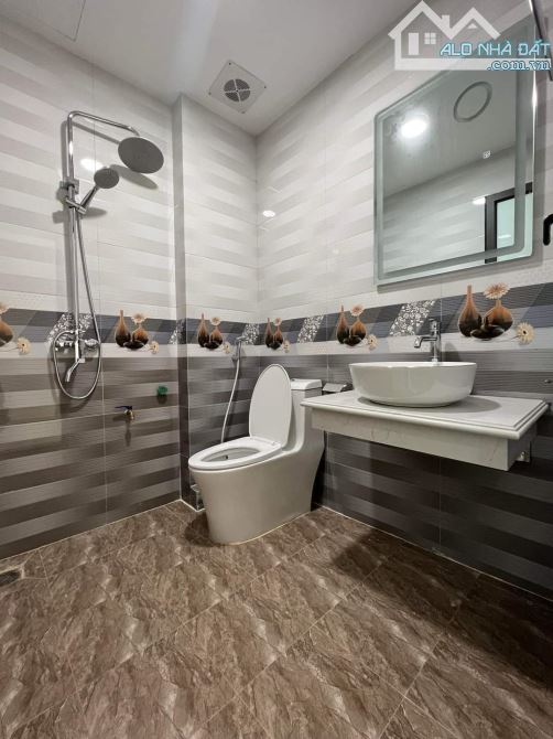 NHÀ ĐẸP GẦN HỌC VIÊN TÀI CHÍNH - DT50M2 - 5 TẦNG - GIÁ 8 TỶ - NGÕ Ô TÔ TRÁNH - KINH DOANH - 3