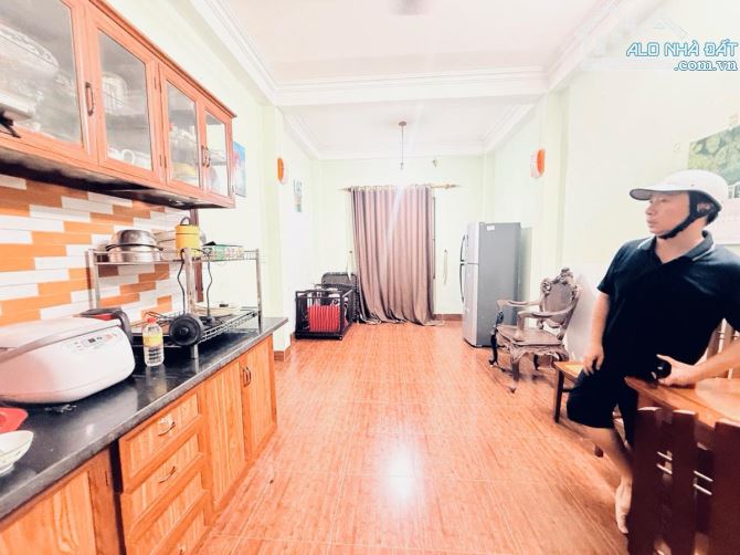 💥 NHỈNH 200TR – BÁN NHÀ PHỐ HÀO NAM – LÔ GÓC 30M x5T – NGÕ THÔNG – KINH DOANH – GẦN PHỐ - 3