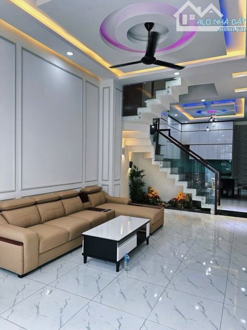 NHÀ ĐẸP MUA Ở LIỀN HẺM 5M GẦN MT NGUYỄN SƠN  4X15M2 XÂY FULL 3 TẦNG BTCT GIÁ 6.1 TỶ - 3