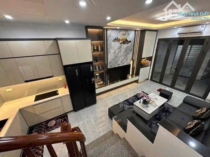 Cho thuê nhà 190 Tựu Liệt, 30m² x 5 tầng, gồm 3 phòng ngủ, 4 vệ sinh 13 triệu - 3