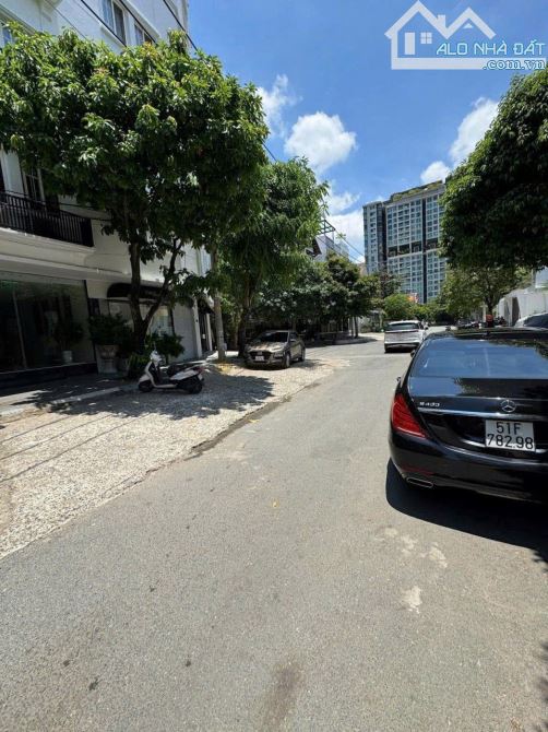 Bán lô đất MT đ. Nguyễn Văn Hưởng, Thảo Điền. Dt 164m2, hướng ĐB - 3