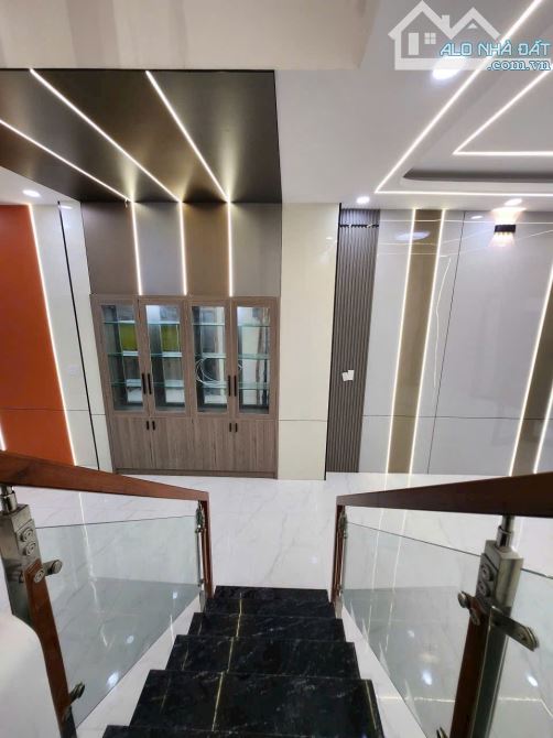 NHÀ MỚI XÂY XONG ĐƯỜNG TRẦN QUANG CƠ - NGUYỄN SƠN,DT: 4X12M ĐÚC 3,5 TẤM,GIÁ 6.3 TỶ TL - 3