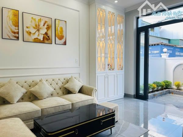 NHÀ HAI TẦNG TÂN CỔ ĐIỂN HIỆN ĐẠI KIỆT Ô TÔ HẢI TRIỀU - 3