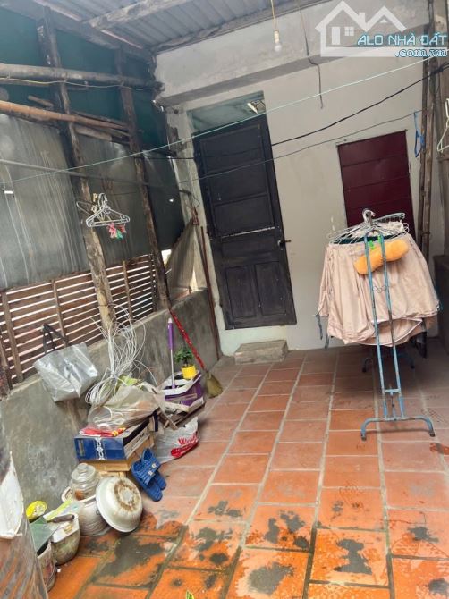 Hộ khẩu Ba Đình, Kim Mã - Bán đất tặng nhà 2 tầng - Sổ đỏ 27m - Nhỉnh 4 tỷ - 3
