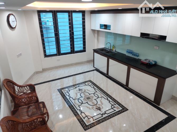 Cho thuê nhà nguyên căn diện tích 33m2 x 6 tầng, có gara ô tô , giá 9,5tr/tháng - 3