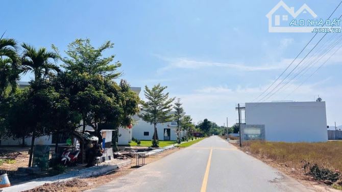 GÓC 2 MẶT TIỀN NGAY TỈNH LỘ 44B VÔ 500M;  Long Mỹ - Đất Đỏ - BRVT ; cách biển Phước Hải - 3