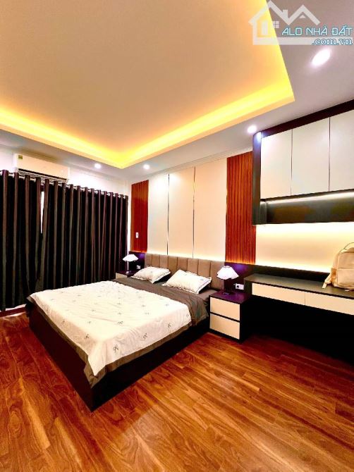 VỊ TRÍ ĐẮC ĐỊA_NHÀ ĐẸP THẠCH BÀN.LONG BIÊN_NỞ HẬU_FULL NỘI THẤT_Ô TÔ ĐỖ CỬA_ GIÁ 7 TỶ 3  + - 3