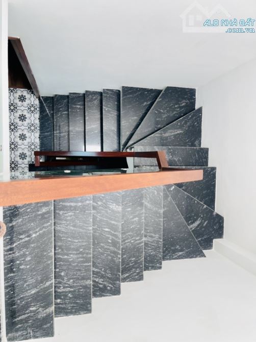 Bán nhà Thạch Bàn - mới đẹp long lanh - gara ô tô thang máy - 46m - 10.5 tỷ - 3
