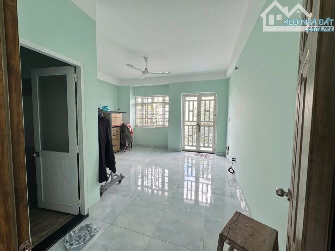 Nhà góc 2 MT - Lê Văn Lương - Hẻm xe hơi - 1 lầu + sân thượng - 3