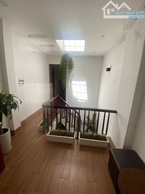 Bán nhà phố Cầu Giấy - 1 nhà ra ô tô - dt: 37m2. Nhà 3 tầng - giá chỉ: 9,3 tỷ - 3