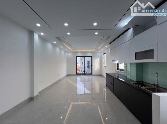 Đối diện siêu thị Aeon Mall Long Biên. Căn góc Dt 52m x 6 tầng - thang máy - giá hơn 9 tỷ - 3