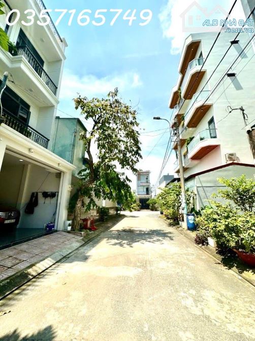 BÁN NHÀ ĐẸP FULL NỘI THẤT - 1 TRỆT 2 LẦU 1 TUM  - 200m2 SỬ DỤNG - CÓ GARA Ô TÔ - KẾ - 3