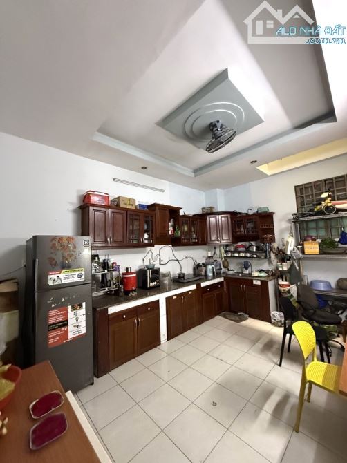 NGAY TRƯỜNG HỌC TÂN TRỤ- TÂN BÌNH- HXH THÔNG- DT 70M2- 4 TẦNG BTCT- KHÔNG QUI HOẠCH - 3