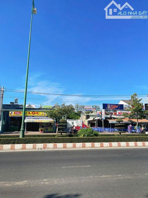 Bán 100m2 mặt tiền đại lộ Hùng Vương cạnh vòng xoay - 3