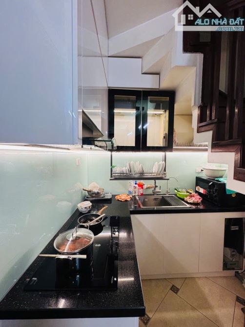 BÁN NHÀ CẠNH TRƯỜNG ĐẠI HỌC BÁCH KHOA - 30m2 x 5 Tầng - NGÕ TO, RỘNG - SỔ VUÔNG - 3