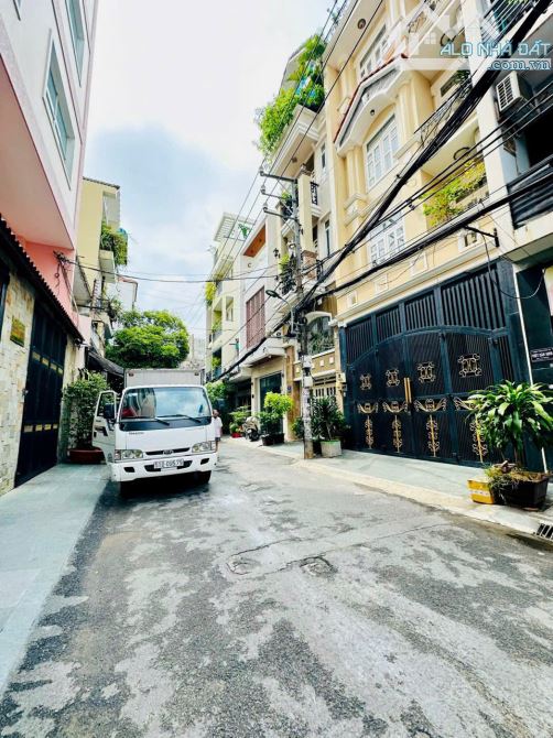 Chỉ 8.5 Tỷ - NHà Đẹp 2 Lầu ST - HXH 7M Ni Sư Huỳnh Liên, Chung Cư Bàu Cát 2 - DT 43m2 - 3