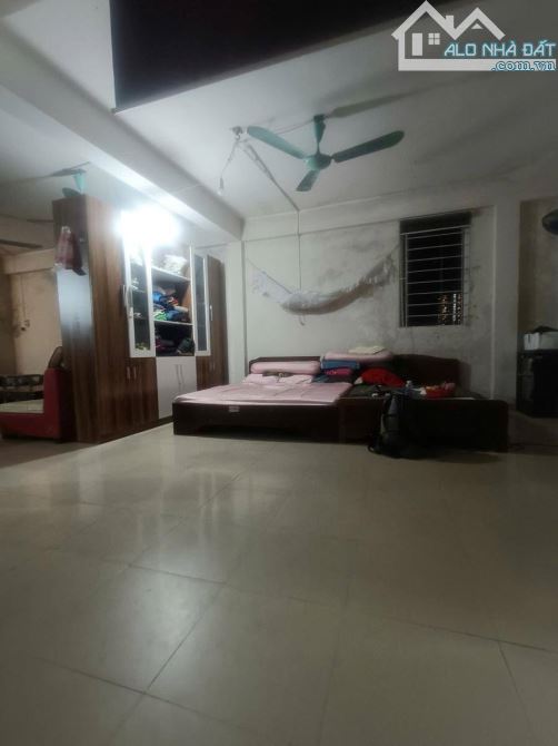 Bán đất tặng nhà 6 tầng,DT 75m2, dân xây chắc chắn, có ô chờ thang máy, cách phố 10m - 3