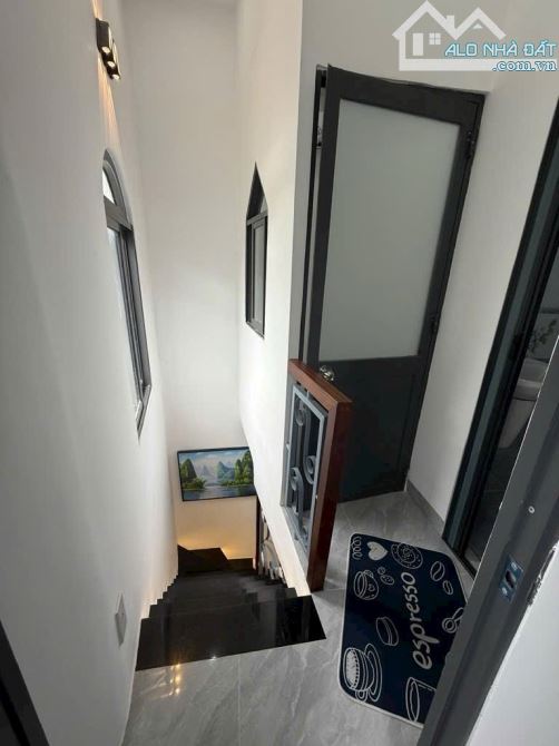 Dương Quảng Hàm. Phường An Nhơn Gò Vấp . 2 phòng ngủ, 2 toilet . Giá 2 tỉ 87. Khu an Ninh - 3