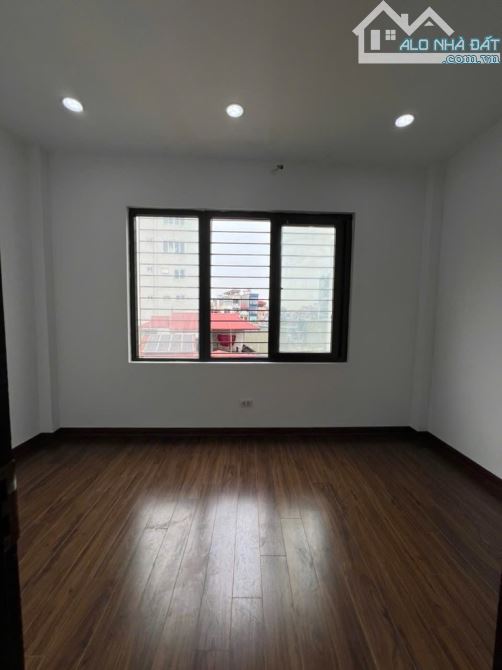 NHÀ DÂN XÂY VIỆT HƯNG 5 TẦNG- 2 NHÀ RA PHỐ - GARA Ô TÔ . 10.8 TỶ - 3