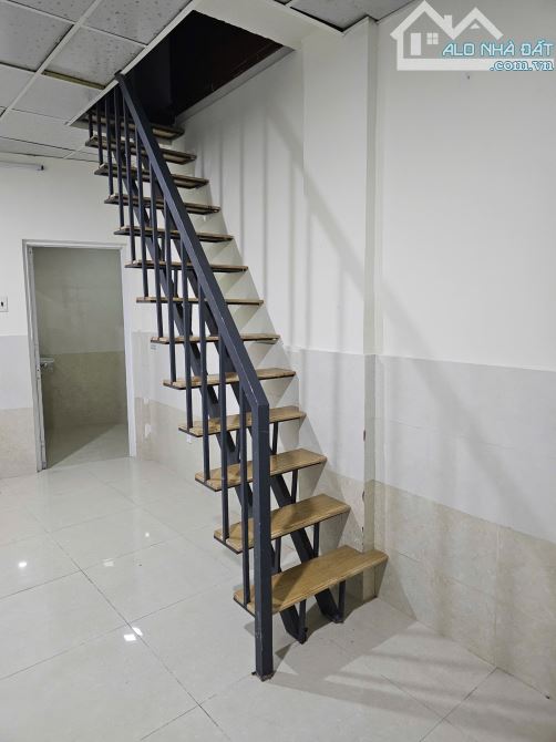 Cho thuê nhà trệt gác suốt gần chợ Bến Thành Q1 - 3